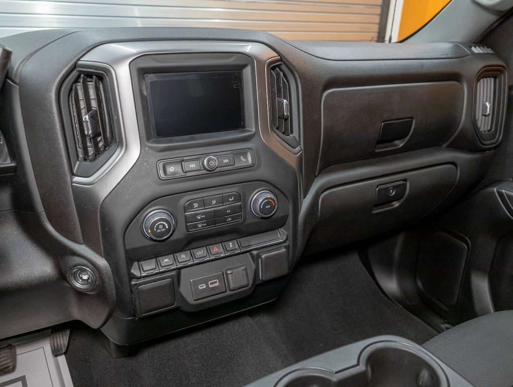 2024 Chevrolet Silverado 1500 in St-Jérôme, Quebec - 22 - w1024h768px