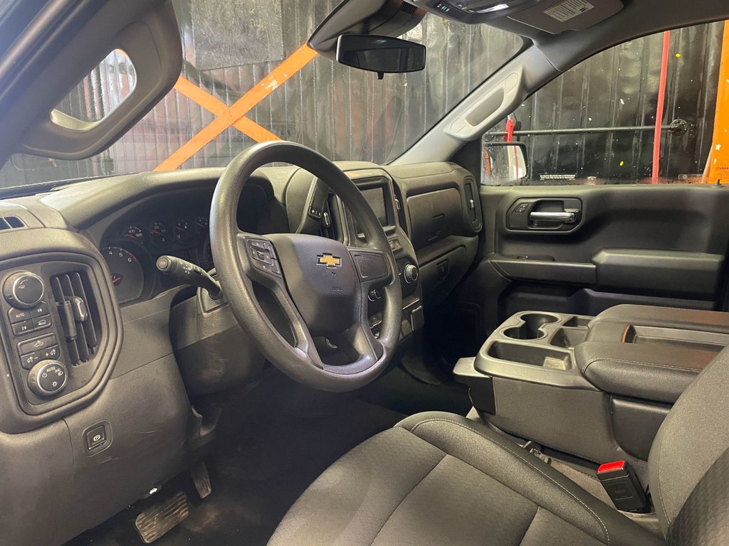 2024 Chevrolet Silverado 1500 in St-Jérôme, Quebec - 3 - w1024h768px