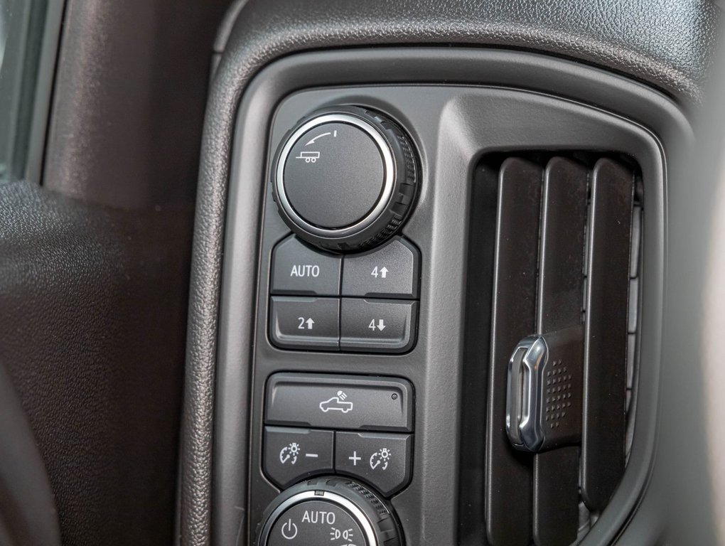 2024 Chevrolet Silverado 1500 in St-Jérôme, Quebec - 23 - w1024h768px