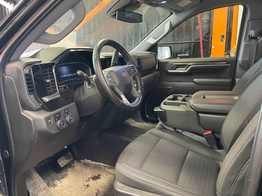 2024 Chevrolet Silverado 1500 in St-Jérôme, Quebec - 3 - w1024h768px