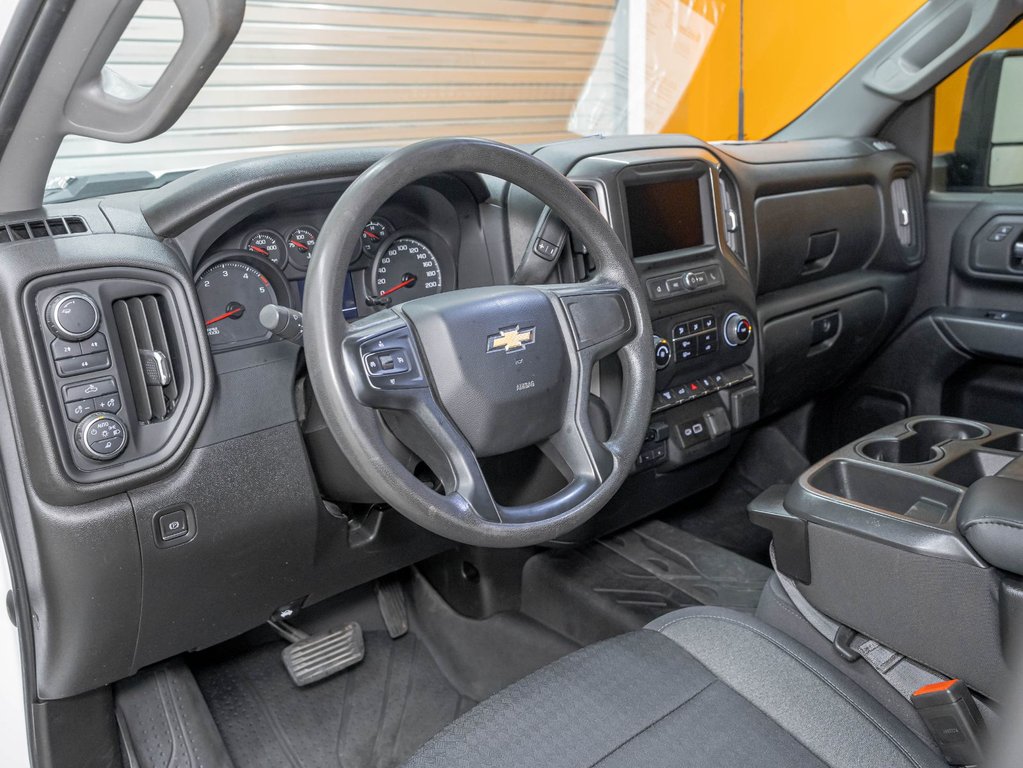 Chevrolet Silverado 2500HD  2023 à St-Jérôme, Québec - 2 - w1024h768px