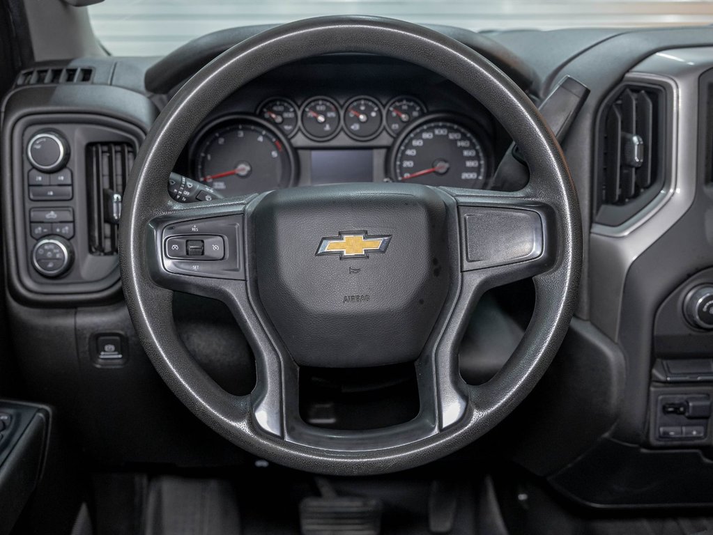Chevrolet Silverado 2500HD  2023 à St-Jérôme, Québec - 12 - w1024h768px