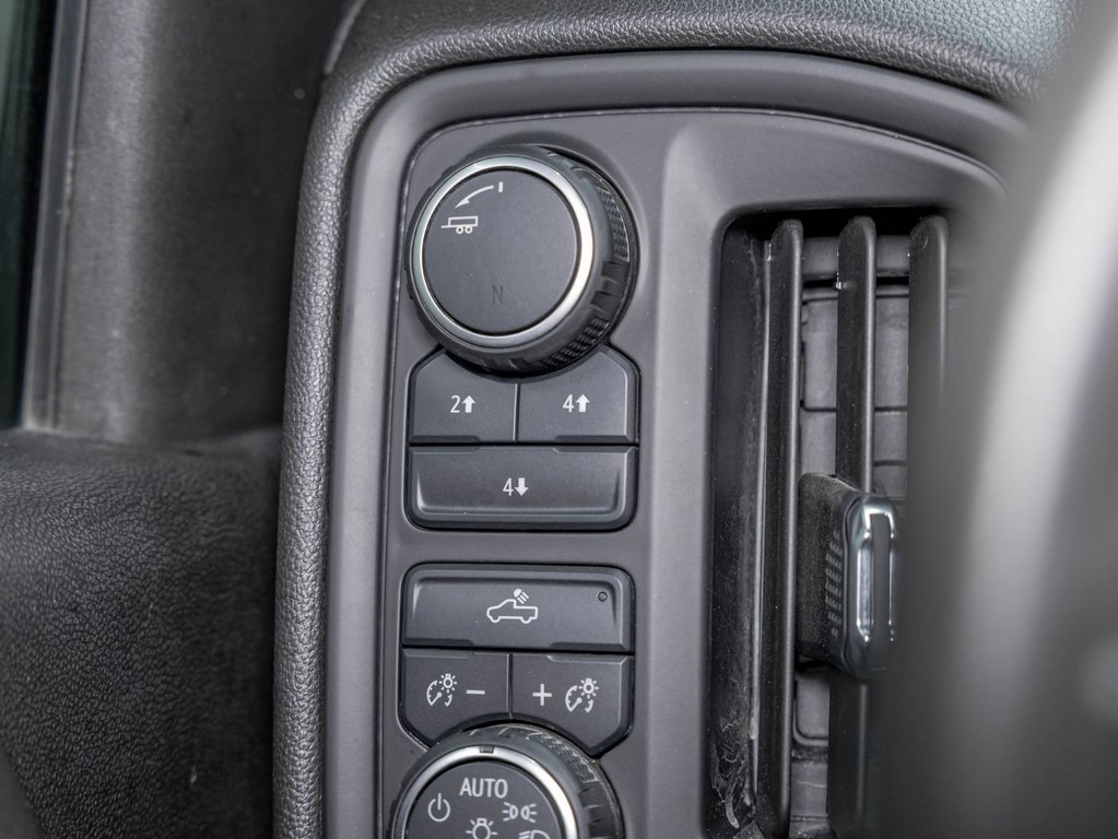 Chevrolet Silverado 2500HD  2023 à St-Jérôme, Québec - 23 - w1024h768px
