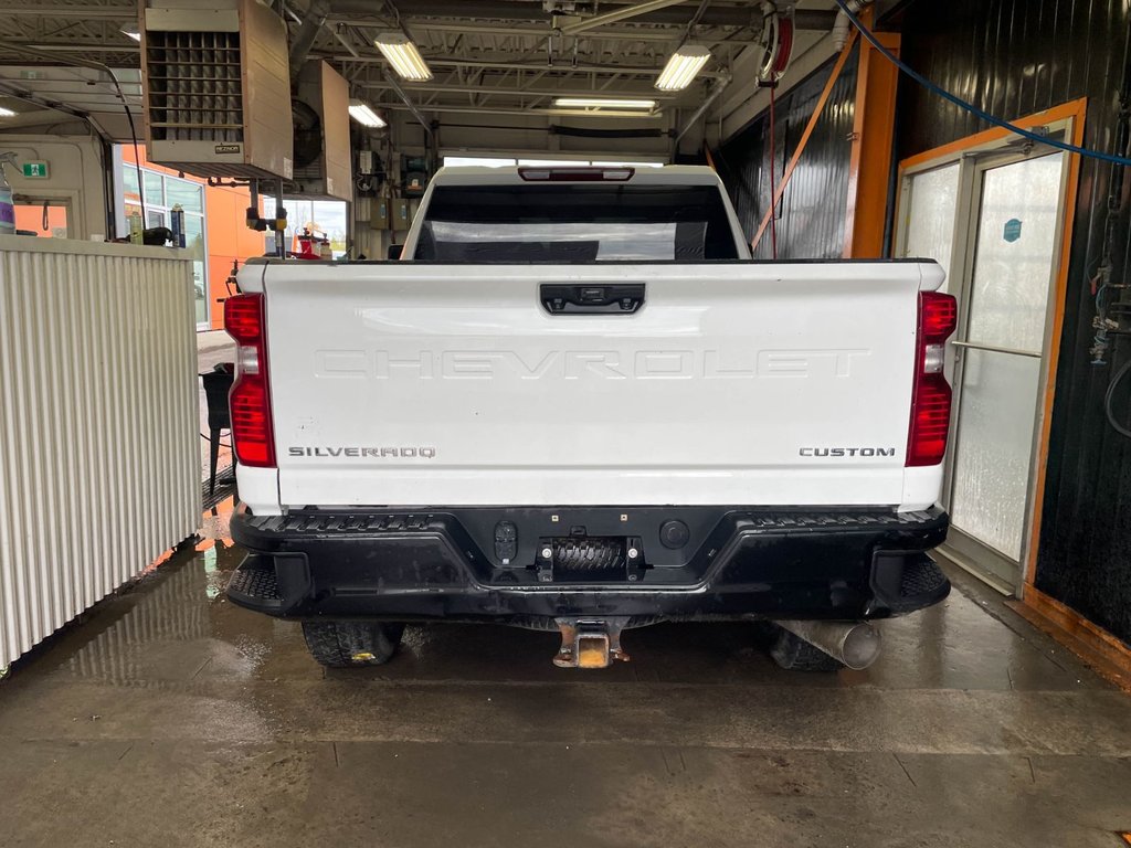 Chevrolet Silverado 2500HD  2023 à St-Jérôme, Québec - 6 - w1024h768px