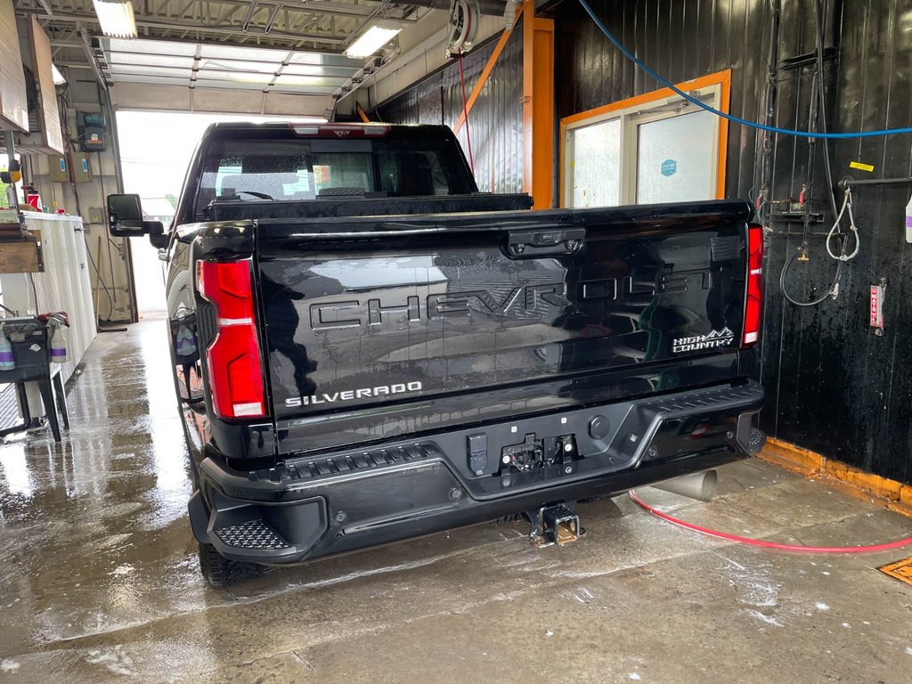 Chevrolet Silverado 2500HD  2024 à St-Jérôme, Québec - 8 - w1024h768px