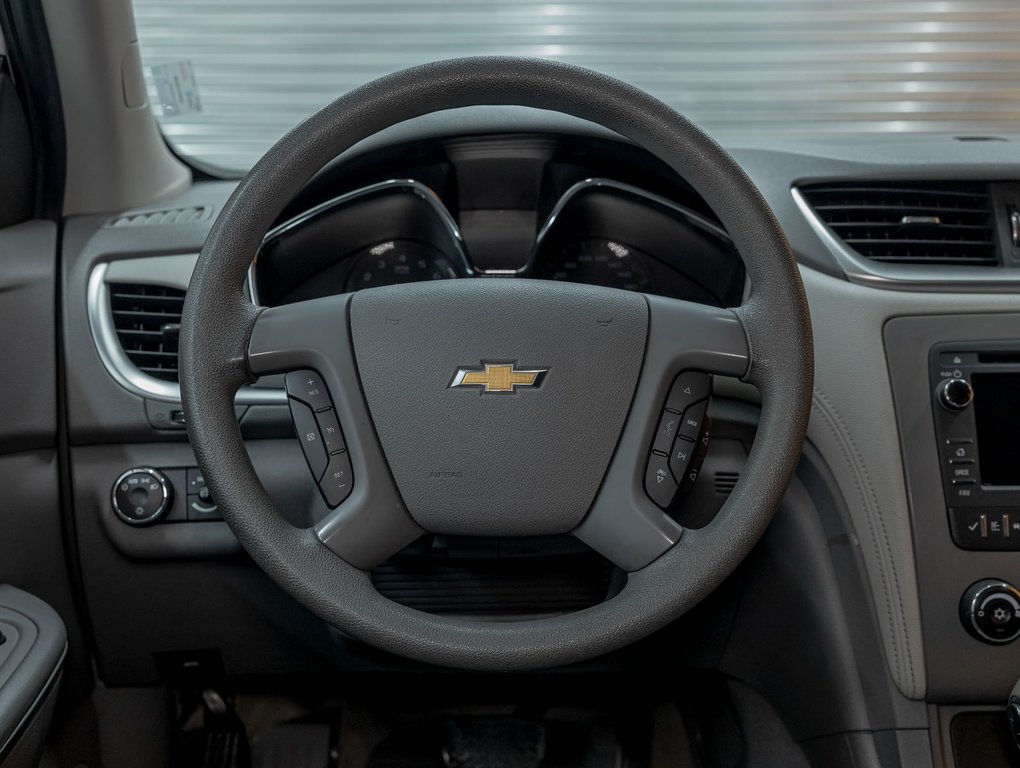 Chevrolet Traverse  2017 à St-Jérôme, Québec - 12 - w1024h768px