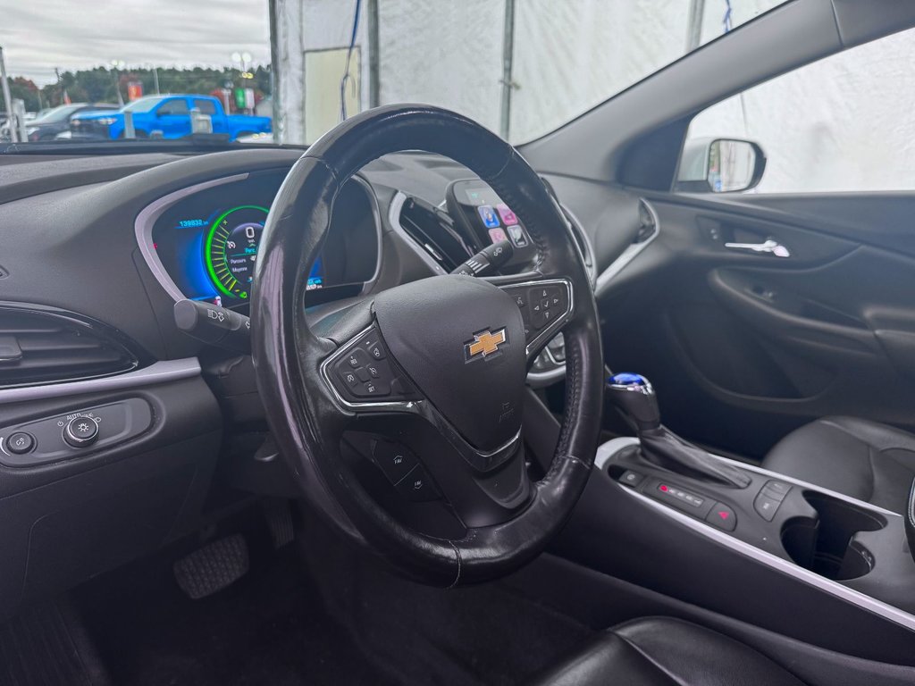 2017 Chevrolet Volt in St-Jérôme, Quebec - 3 - w1024h768px