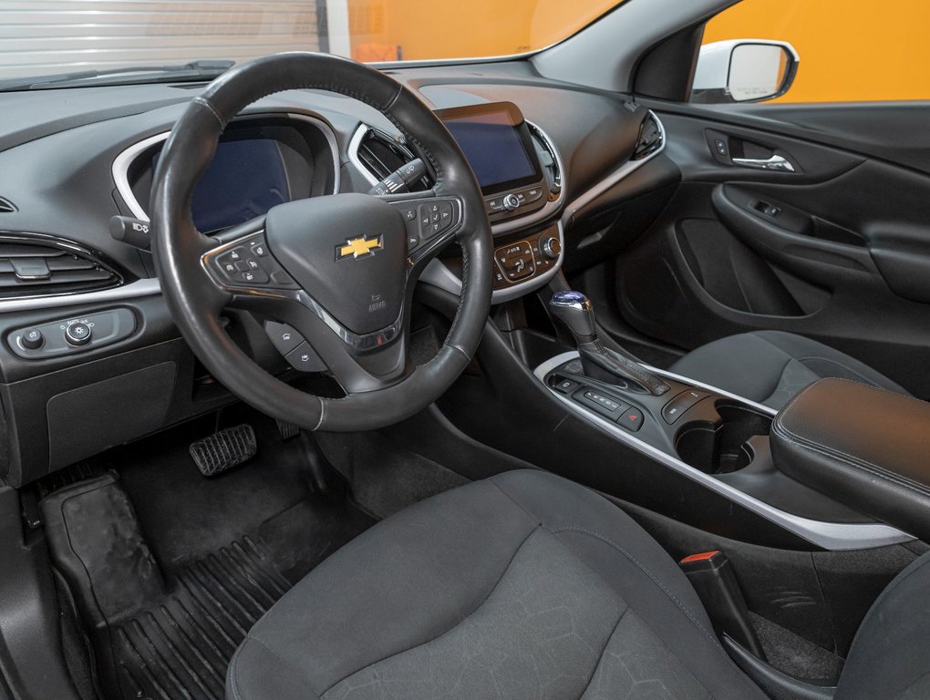 2017 Chevrolet Volt in St-Jérôme, Quebec - 2 - w1024h768px