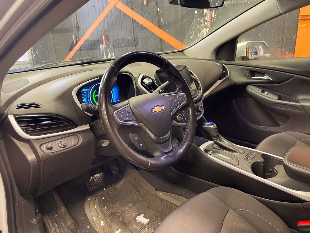 2018 Chevrolet Volt in St-Jérôme, Quebec - 3 - w1024h768px