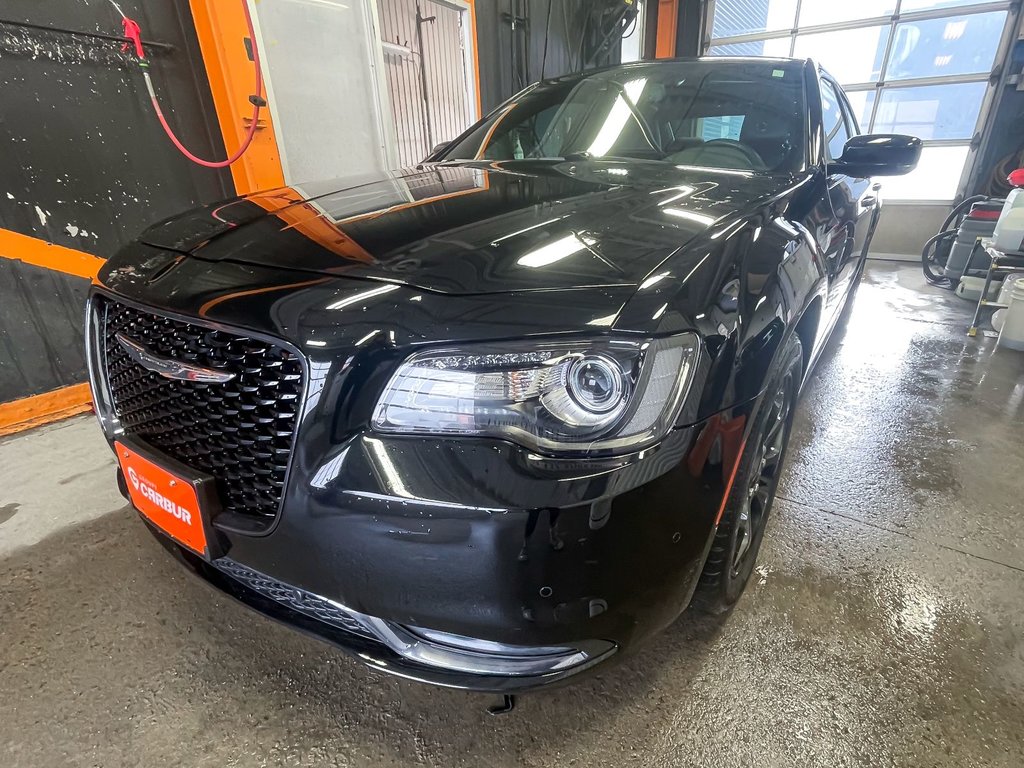 2020 Chrysler 300 in St-Jérôme, Quebec - 1 - w1024h768px