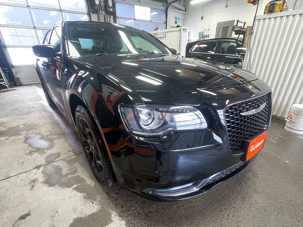 2020 Chrysler 300 in St-Jérôme, Quebec - 12 - w1024h768px