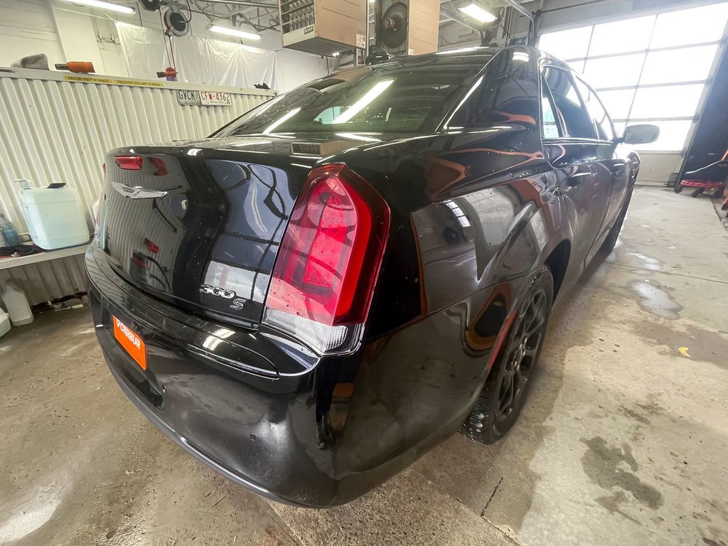 2020 Chrysler 300 in St-Jérôme, Quebec - 10 - w1024h768px