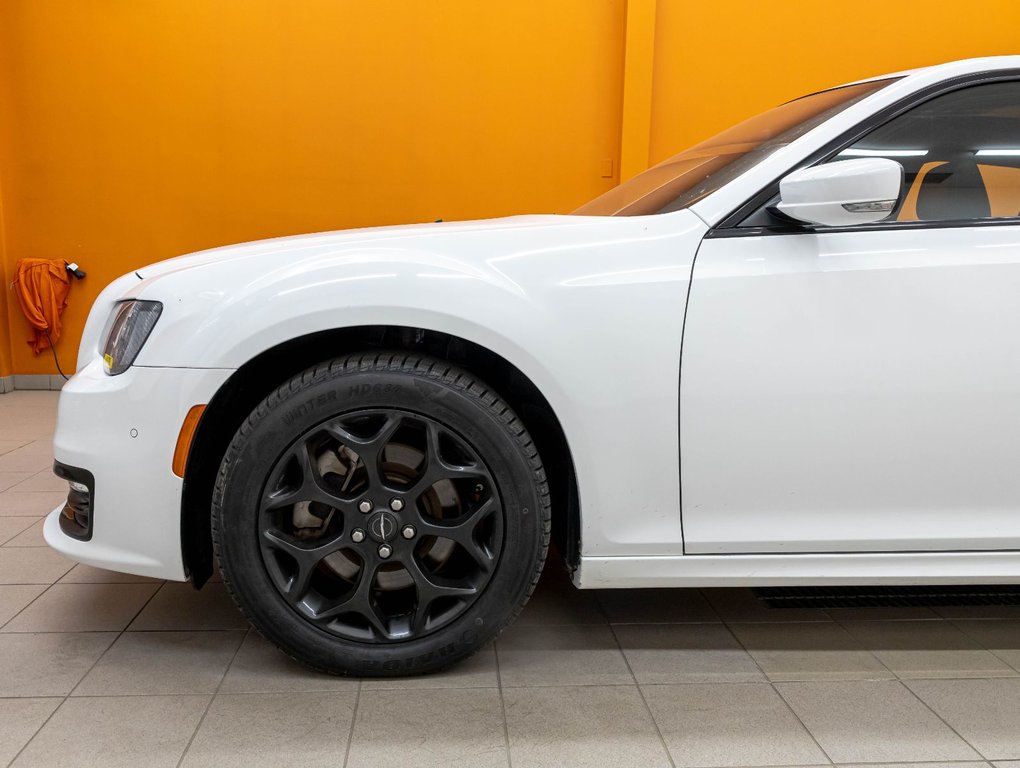 2023 Chrysler 300 in St-Jérôme, Quebec - 33 - w1024h768px