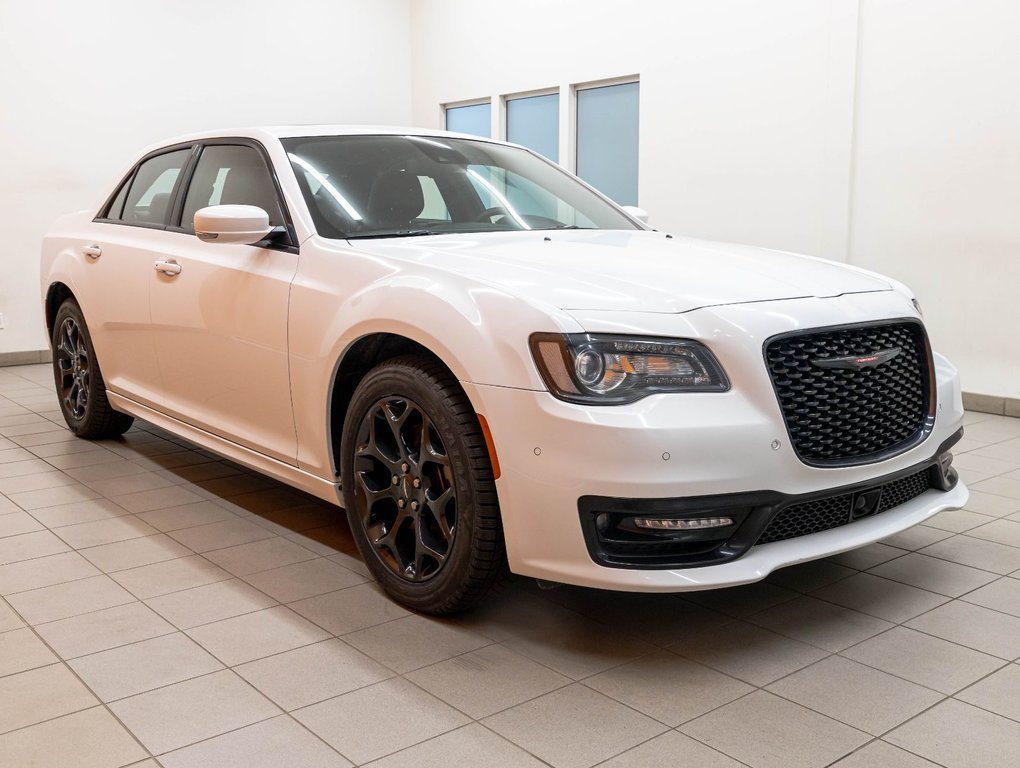 2023 Chrysler 300 in St-Jérôme, Quebec - 10 - w1024h768px
