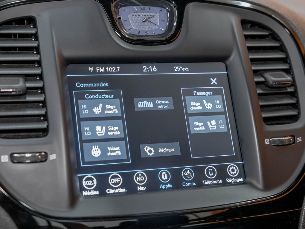 2023 Chrysler 300 in St-Jérôme, Quebec - 18 - w1024h768px
