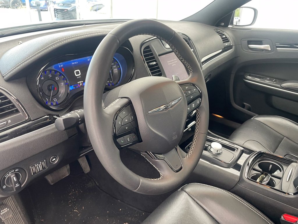 Chrysler 300  2023 à St-Jérôme, Québec - 4 - w1024h768px