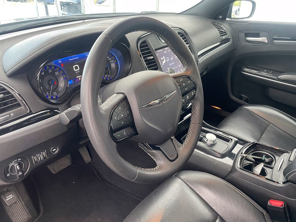 Chrysler 300  2023 à St-Jérôme, Québec - 4 - w1024h768px