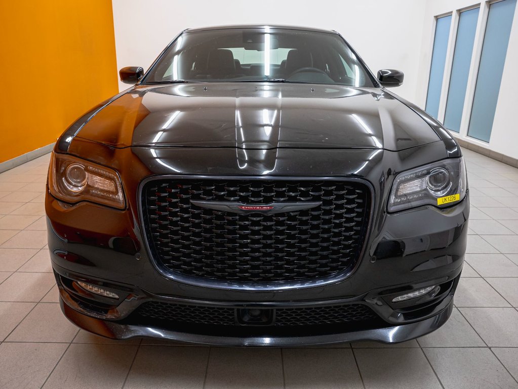 2023 Chrysler 300 in St-Jérôme, Quebec - 5 - w1024h768px