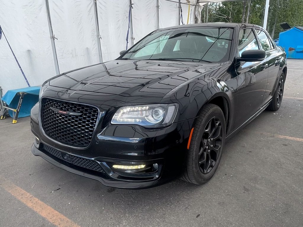Chrysler 300  2023 à St-Jérôme, Québec - 1 - w1024h768px