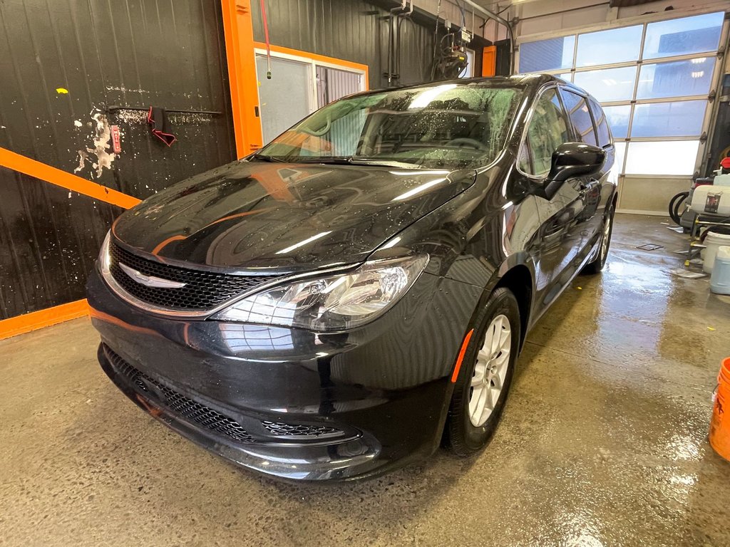 2022 Chrysler Grand Caravan in St-Jérôme, Quebec - 1 - w1024h768px