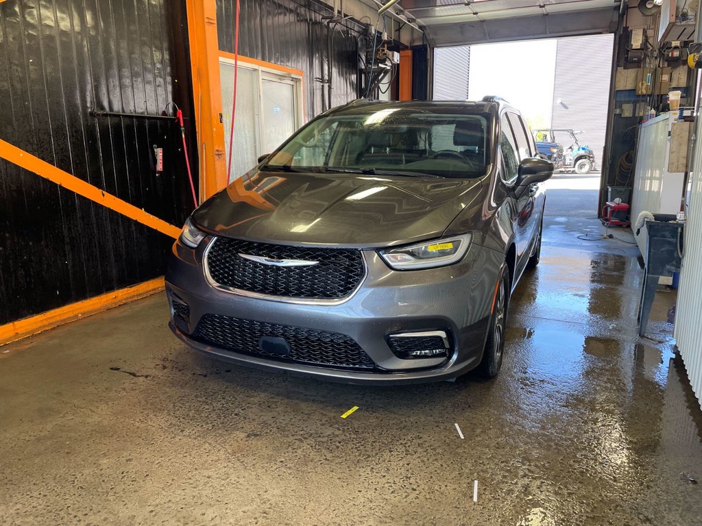 Chrysler Pacifica Hybrid  2022 à St-Jérôme, Québec - 1 - w1024h768px