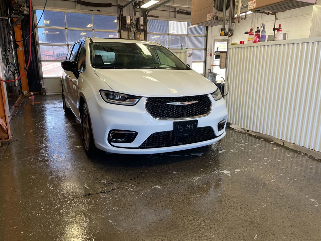 2024 Chrysler Pacifica in St-Jérôme, Quebec - 12 - w1024h768px