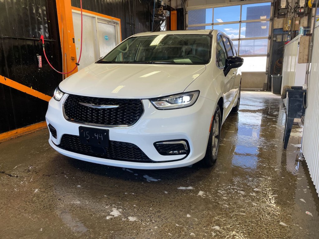 2024 Chrysler Pacifica in St-Jérôme, Quebec - 1 - w1024h768px