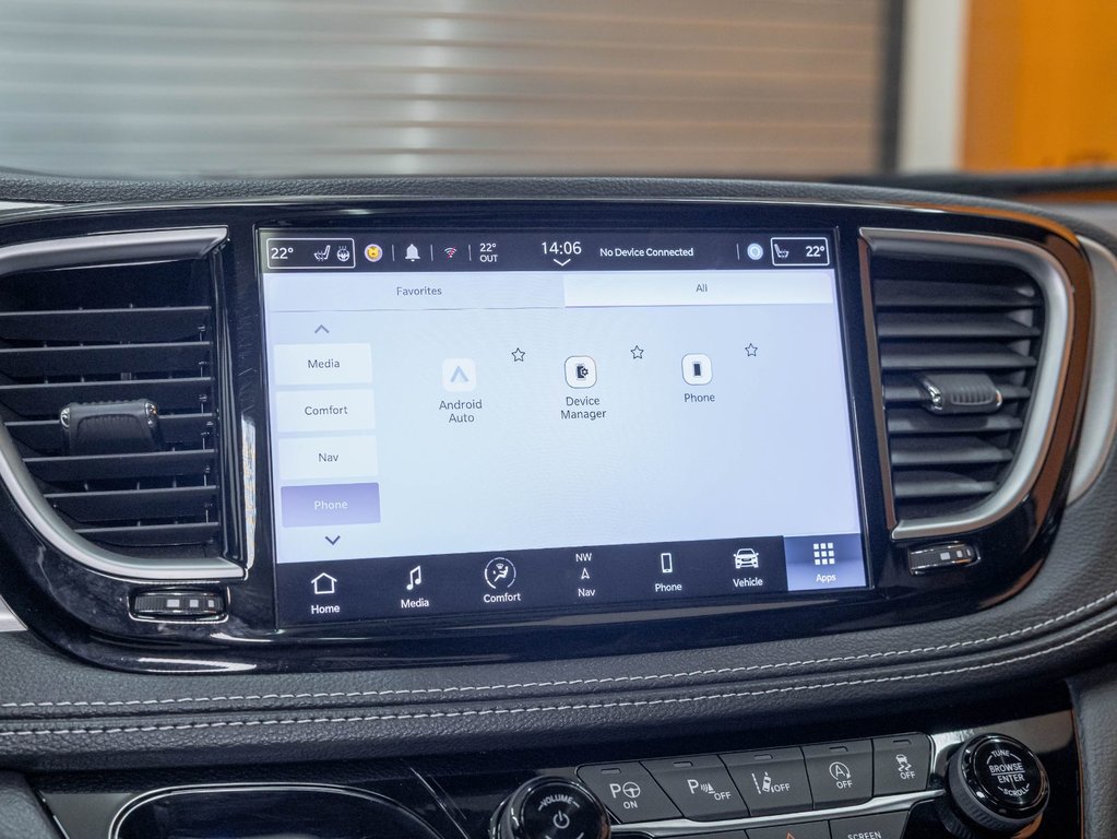 2024 Chrysler Pacifica in St-Jérôme, Quebec - 18 - w1024h768px