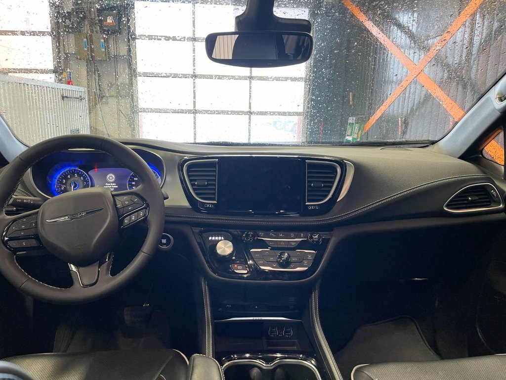 2024 Chrysler Pacifica in St-Jérôme, Quebec - 13 - w1024h768px