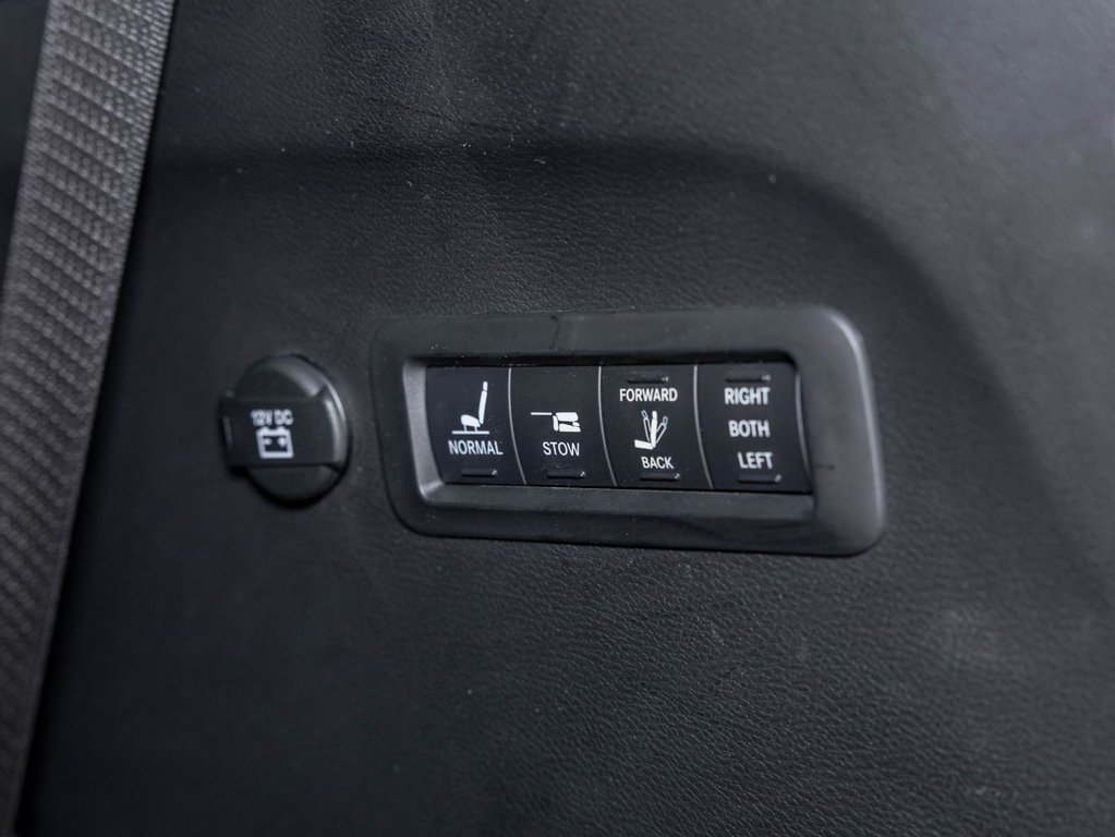 2024 Chrysler Pacifica in St-Jérôme, Quebec - 37 - w1024h768px