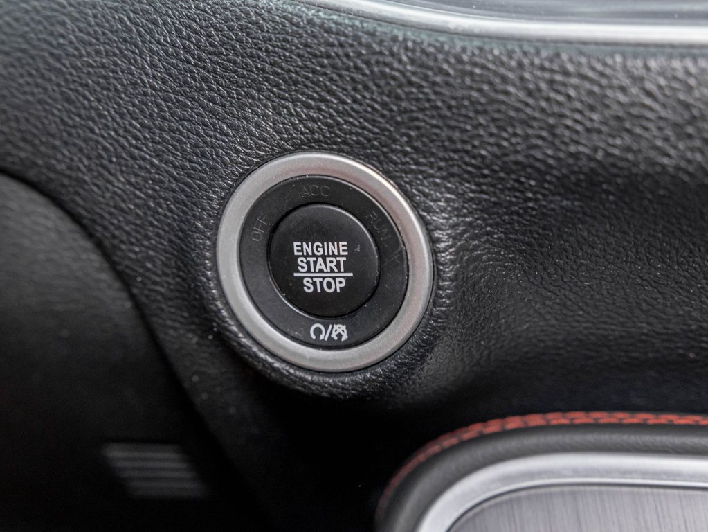 2017 Dodge Challenger in St-Jérôme, Quebec - 26 - w1024h768px