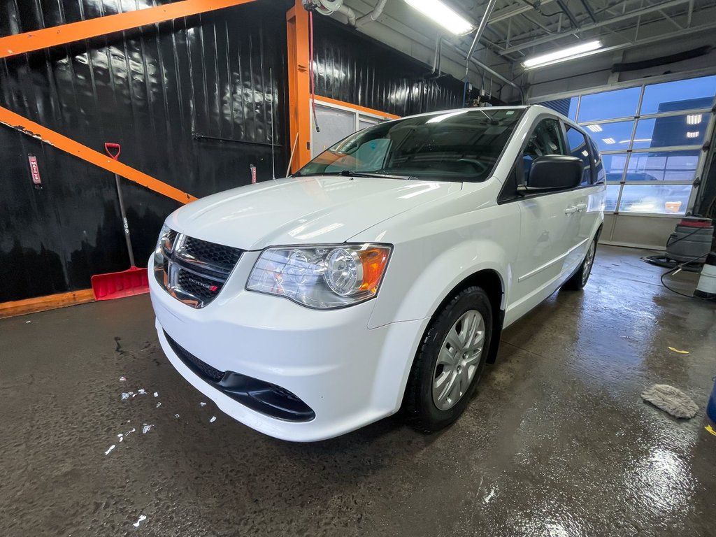 2017 Dodge Grand Caravan in St-Jérôme, Quebec - 1 - w1024h768px