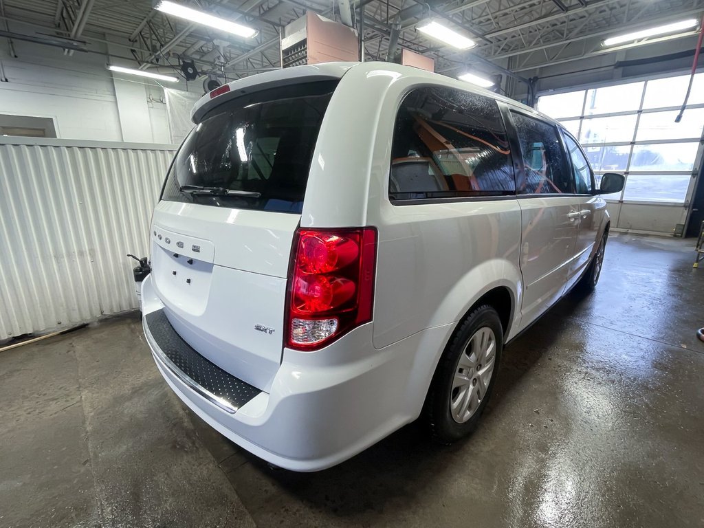 2017 Dodge Grand Caravan in St-Jérôme, Quebec - 8 - w1024h768px