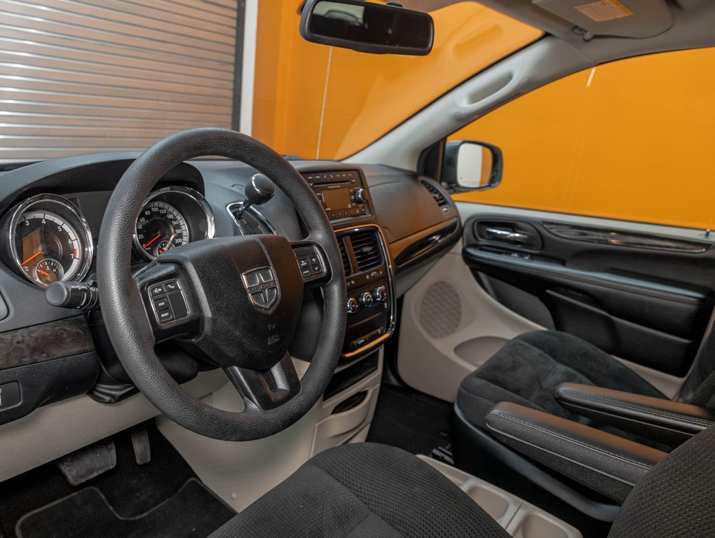 2019 Dodge Grand Caravan in St-Jérôme, Quebec - 2 - w1024h768px