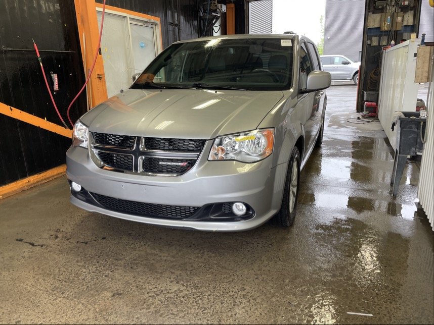 2020 Dodge Grand Caravan in St-Jérôme, Quebec - 1 - w1024h768px