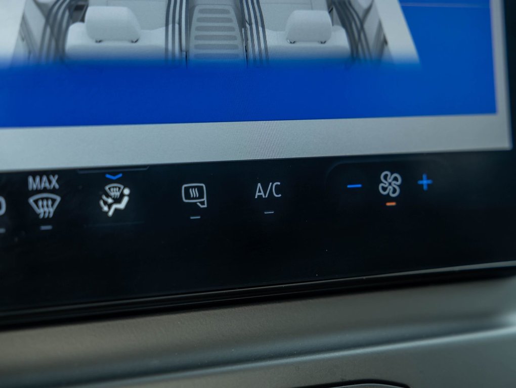 2023 Ford E-Transit Cargo Van in St-Jérôme, Quebec - 17 - w1024h768px