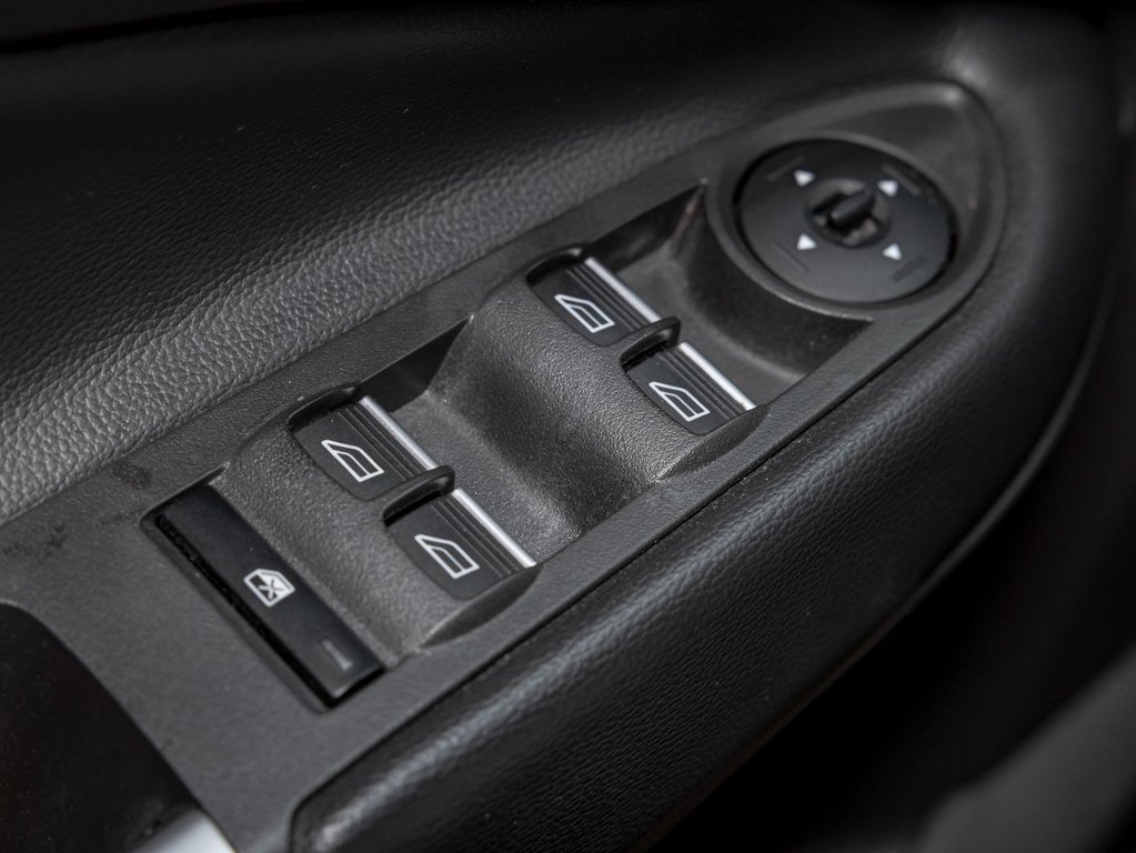 2019 Ford Escape in St-Jérôme, Quebec - 23 - w1024h768px