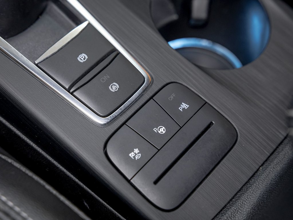 2020 Ford Escape in St-Jérôme, Quebec - 23 - w1024h768px