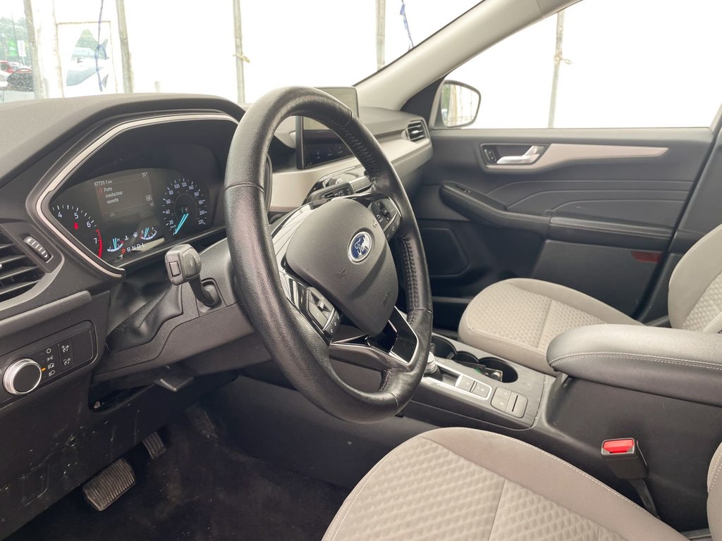 Ford Escape  2021 à St-Jérôme, Québec - 3 - w1024h768px