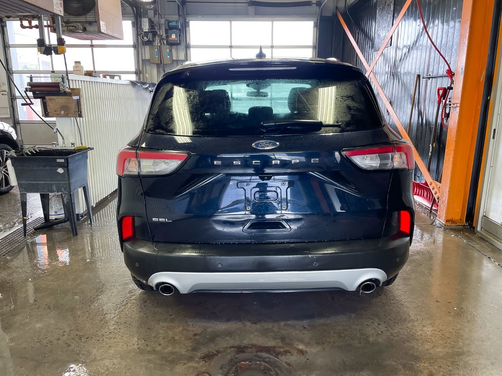 Ford Escape  2021 à St-Jérôme, Québec - 16 - w1024h768px