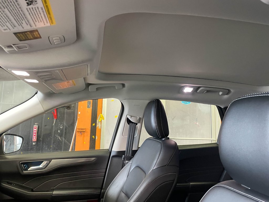 2021 Ford Escape Hybrid in St-Jérôme, Quebec - 3 - w1024h768px