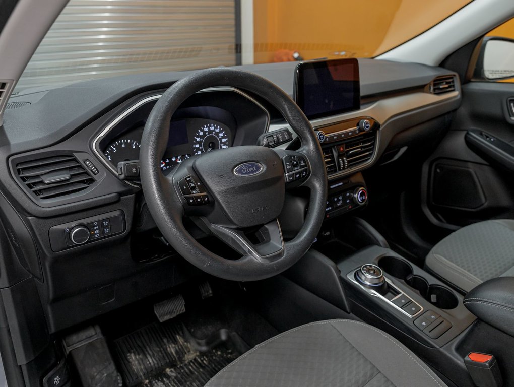 2022 Ford Escape in St-Jérôme, Quebec - 2 - w1024h768px