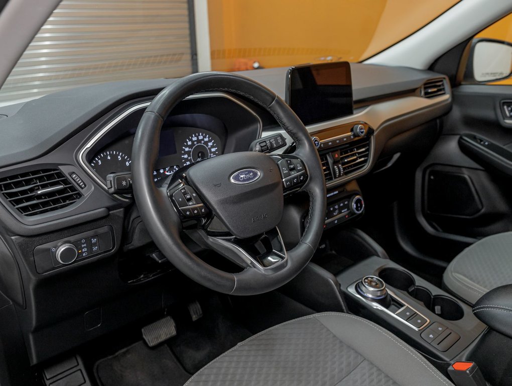 2022 Ford Escape in St-Jérôme, Quebec - 2 - w1024h768px