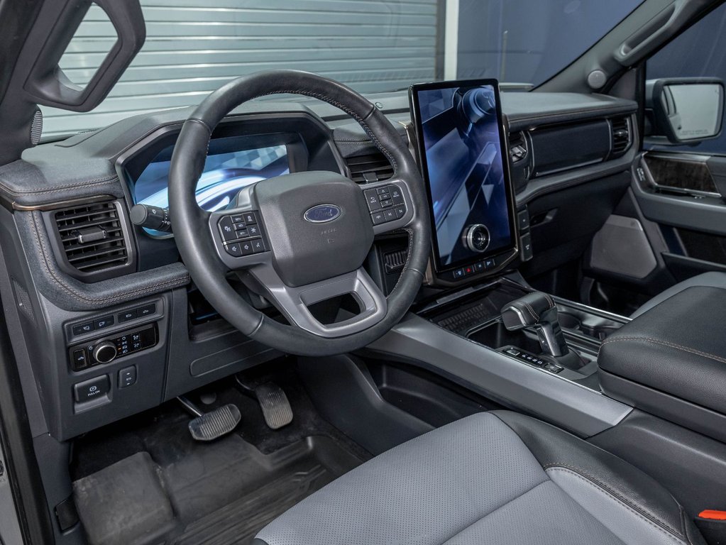 2023 Ford F-150 Lightning in St-Jérôme, Quebec - 2 - w1024h768px