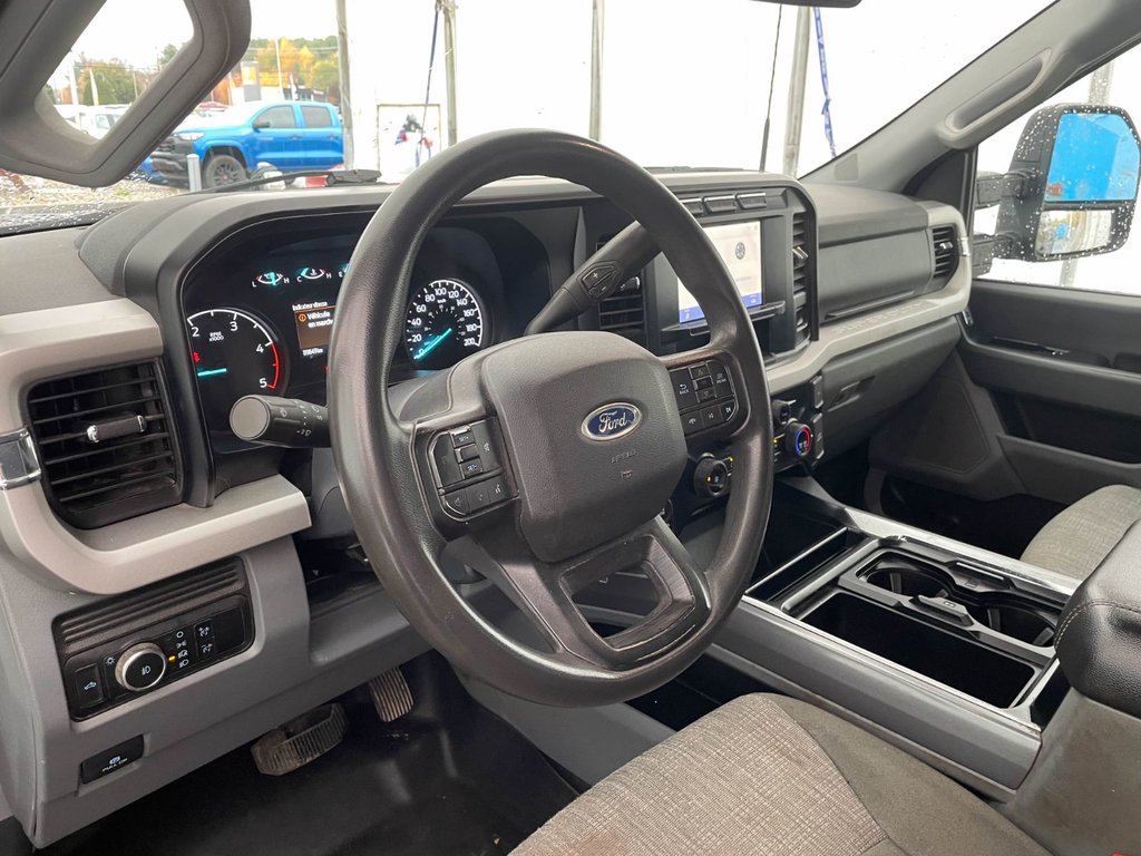 Ford Super Duty F-250 SRW  2023 à St-Jérôme, Québec - 3 - w1024h768px