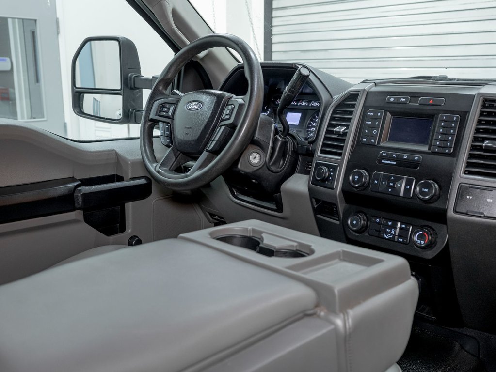 Ford Super Duty F-350 DRW  2021 à St-Jérôme, Québec - 26 - w1024h768px