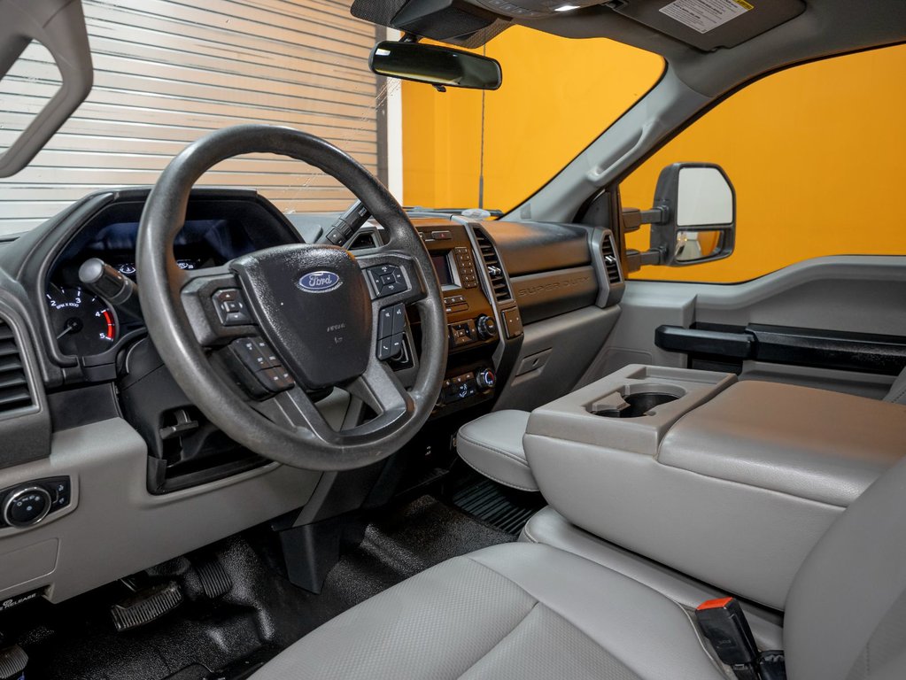 Ford Super Duty F-350 DRW  2021 à St-Jérôme, Québec - 2 - w1024h768px