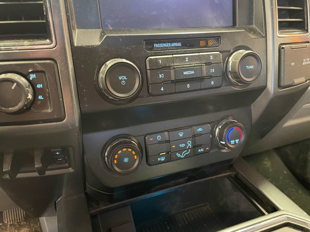 2022 Ford Super Duty F-350 SRW in St-Jérôme, Quebec - 13 - w1024h768px