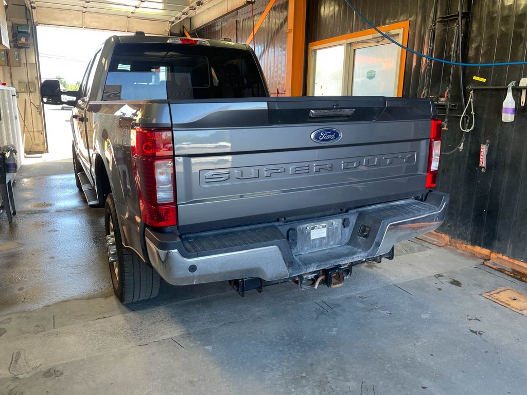 2022 Ford Super Duty F-350 SRW in St-Jérôme, Quebec - 5 - w1024h768px