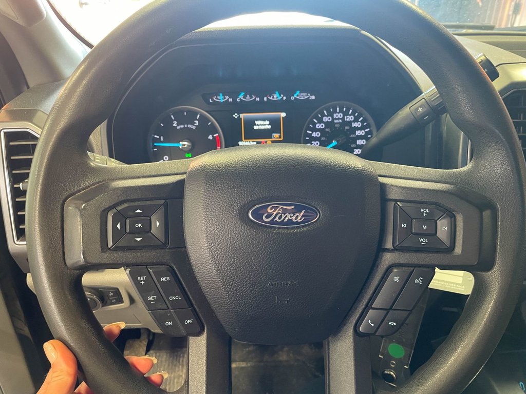 2022 Ford Super Duty F-350 SRW in St-Jérôme, Quebec - 14 - w1024h768px